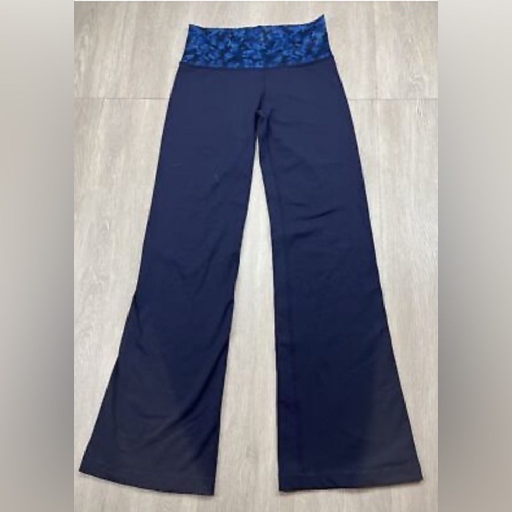 4074 -Lululemon Groove Pant-Roll Down
Tall leggings-Naval Blue/Jungle Hawk Blue